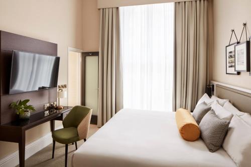 The Clermont London, Victoria Image