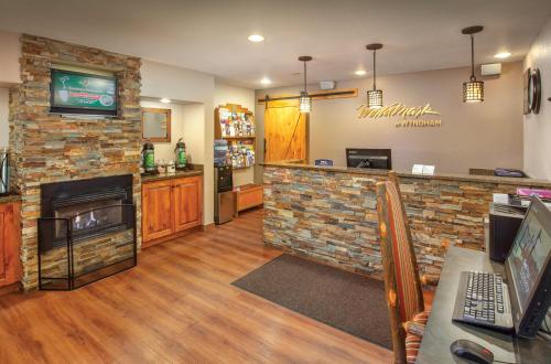 a restaurant with a bar with a fireplace at WorldMark Red River in Red River