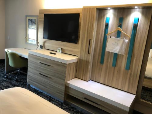 Una cama o camas en una habitación de Wingate by Wyndham Murfreesboro-NEAR MTSU