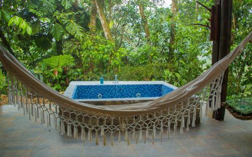 a hammock with a hot tub in the forest at Posada Turistica Dantayaco in Mocoa