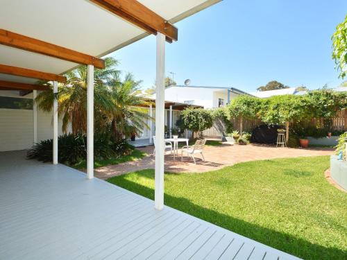 Zahrada ubytování Lake Macquaries' Edgewater Escape at Morisset Memories
