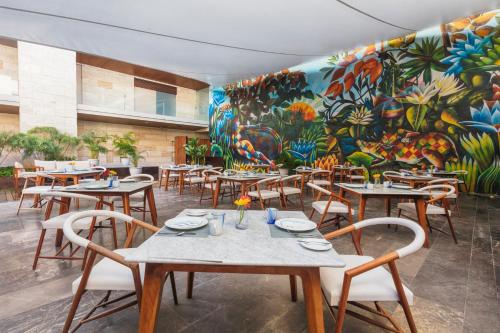 Ресторан / где поесть в The Yucatan Resort Playa del Carmen, All-Inclusive Adults Only, Tapestry by Hilton