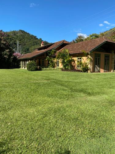 Pemandangan gunung umum atau pemandangan gunung yang diambil dari chalet