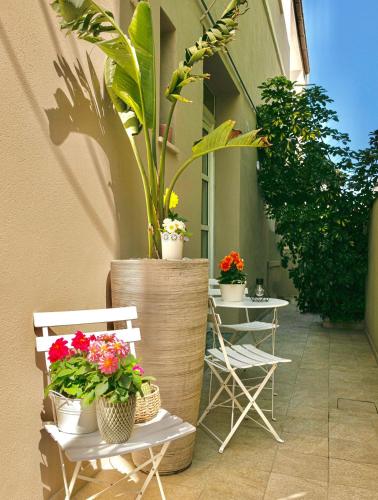 Balkoni atau teres di FUTURA ROOM&RELAX