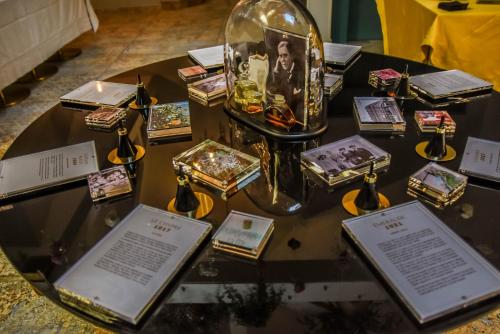 a table with a display of books on it at Hôtel Mercure Paris Suresnes Longchamp in Suresnes