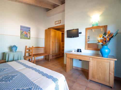 Hotel Luci Del Faro tesisinde bir odada yatak veya yataklar
