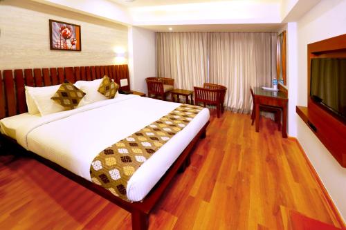Tempat tidur dalam kamar di Hotel Kabani Regency