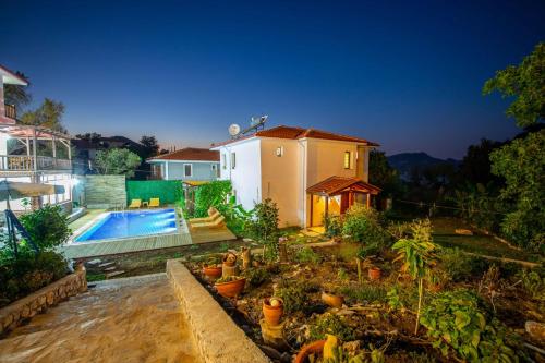 Πισίνα στο ή κοντά στο Villa Jasmin Selimiye -with pool Daily Weekly Rentals