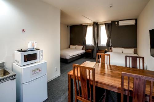Η κουζίνα ή μικρή κουζίνα στο HOTEL R9 The Yard Yaita