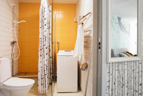 a bathroom with a toilet and a shower at Slottsskogens Hostel in Gothenburg