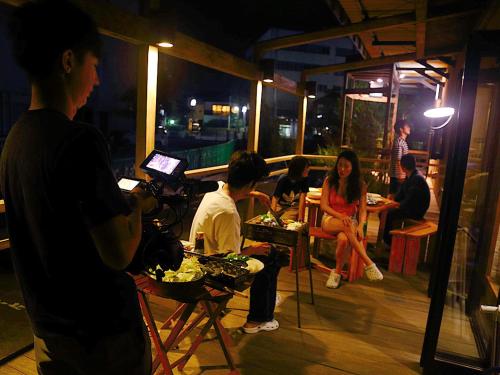 a group of people sitting in a restaurant at night at HOSTEL Co-EDO in Katori