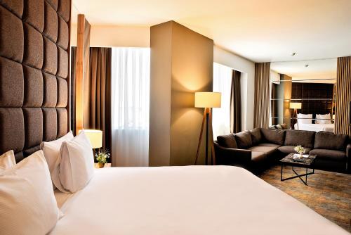 Tempat tidur dalam kamar di Grand Sapphire City Hotel