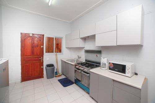 Η κουζίνα ή μικρή κουζίνα στο Les Residences de la providence-Appart Hotel Obobogo