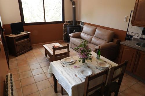 a living room with a table and a couch at Apartamentos Parque Ardales in Ardales