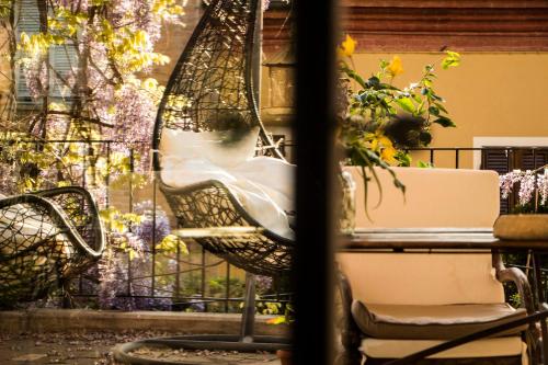 Κήπος έξω από το L'Aromatario