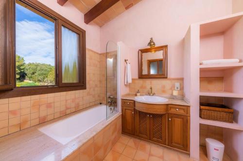 Et badeværelse på Finca Can Peixet