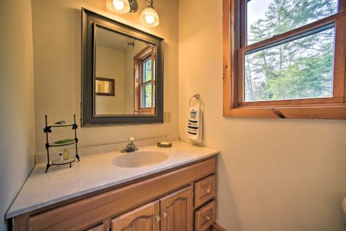 Kúpeľňa v ubytovaní Adirondack Oasis Lake House with Dock and Deck!