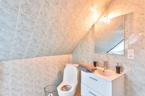 a bathroom with a toilet and a sink and a mirror at LE VINTAGE 50 m de la plage mer en baie de Somme in Cayeux-sur-Mer
