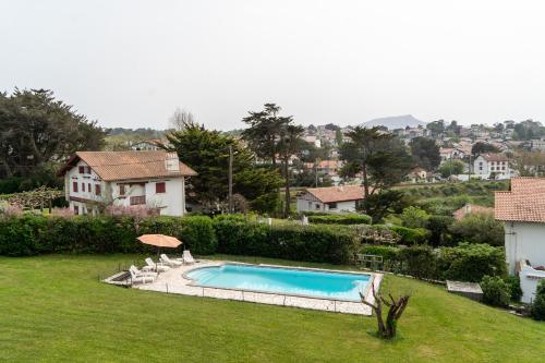 Galeriebild der Unterkunft MAISON DE MAITRE PISCINE VUE OCEAN - BIDART in Bidart