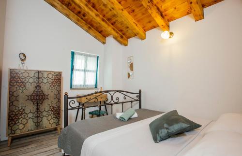 Krevet ili kreveti u jedinici u objektu Stone Villa with jacuzzi and sauna