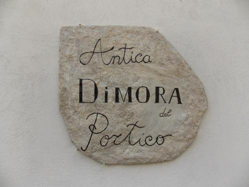 a sign on a wall that reads niumeida dimora do polos at Antica Dimora del Portico in Borgiallo