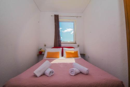 A bed or beds in a room at Apartmani Horvat