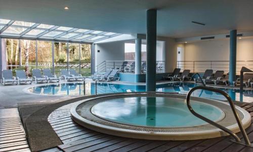 สระว่ายน้ำที่อยู่ใกล้ ๆ หรือใน Monte Prado Hotel & Spa