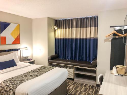 En eller flere senge i et værelse på Microtel Inn & Suites by Wyndham Eagan/St Paul