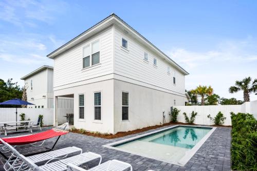 Very Pristine, New Luxury Home! Community Pool! Gated Community! 4 Minutes to Beach!, Destin (FL), United States