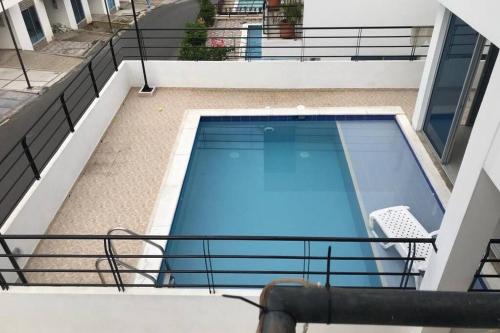 a swimming pool on the balcony of a building at Casa Quinta con piscina Girardot- Via el Peñón in Girardot