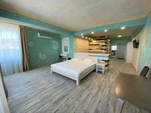 Кровать или кровати в номере Яхт-Клуб Ялта
