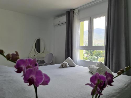 Katil atau katil-katil dalam bilik di Modern 3 Bedroom Luxury Apartment in Torremolinos