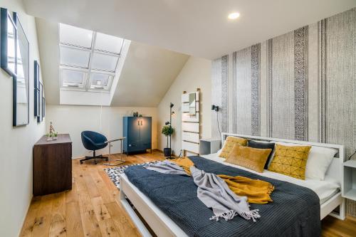 Prague Days - Premium Loft with AC & View of the Žižkov Tower from Spacious Terrace