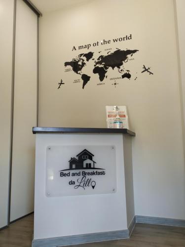 a map of the world wall sticker in a room at B&B via Piave da Lillo in Frosinone