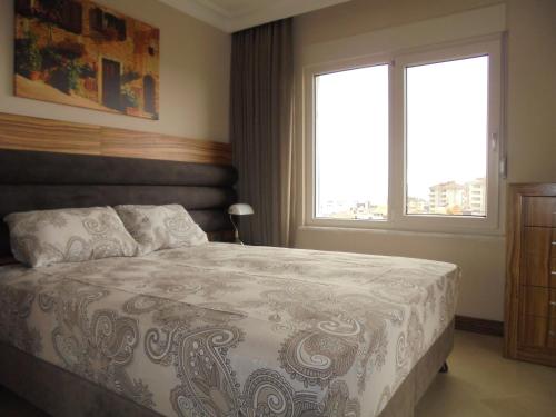 En eller flere senge i et værelse på Xperia Alanya Park Residence with large balcony and seaview & free airport shuttle service