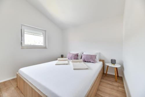 Katil atau katil-katil dalam bilik di Modern holiday apartment "Libra" with swimming pool