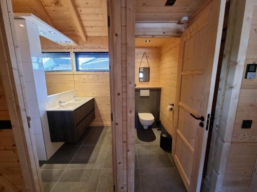 Et badeværelse på Chalet met Sauna en Airconditioning