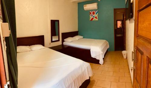 Postel nebo postele na pokoji v ubytování HOTEL Cabinas JACOMAR