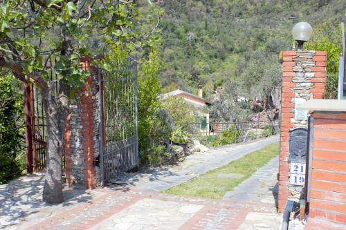 a wrought iron gate to a house with a driveway at Azalea in Recco