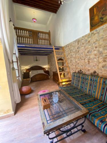 Ένα ή περισσότερα κρεβάτια σε δωμάτιο στο Riad Jbara