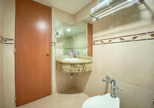 Un baño de Hotel San Diego