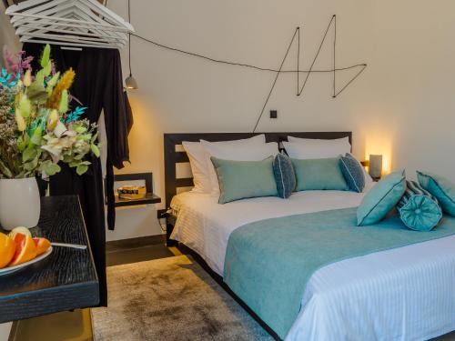 a bedroom with two beds and a bowl of fruit on a table at Cà Veia in Vrbnik
