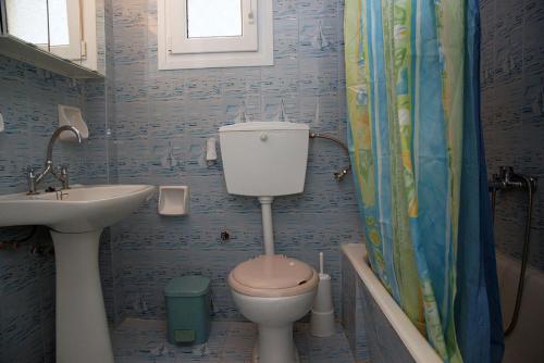 a bathroom with a toilet and a sink at Sea La Vie Apartment Koroni in Koroni