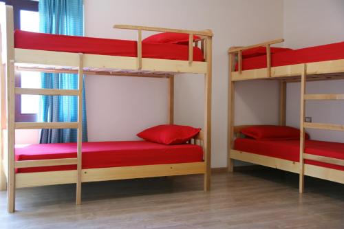Poschodová posteľ alebo postele v izbe v ubytovaní The Golden Rooster