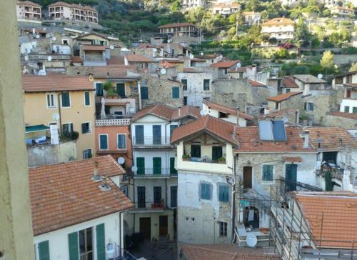 Nespecifikovaný výhled na destinaci Vallebona nebo výhled na město při pohledu z apartmánu