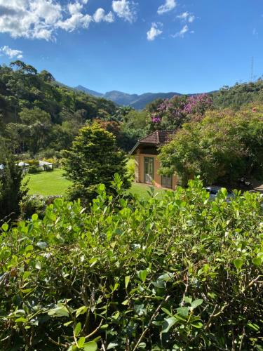 Landskap semula jadi dekat dengan chalet