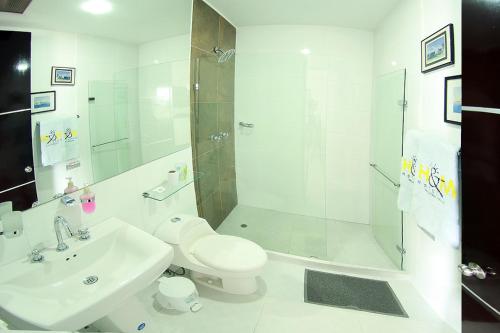 a bathroom with a sink and a toilet and a shower at Hotel H Y M in Palmira