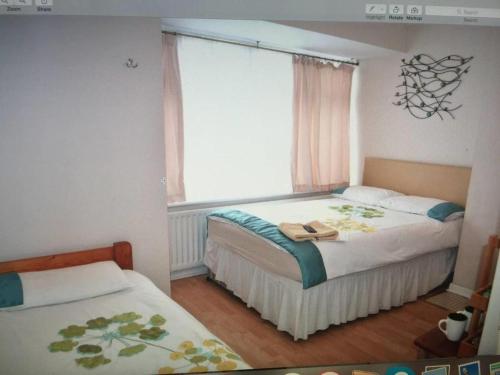 Room in Guest room - Family Room Sleeps 3 with 1 double and 1 single bed Ground Floor Private shower