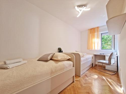 Split City Apartment Rosemary
