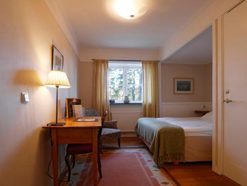 Postel nebo postele na pokoji v ubytování Sigtunastiftelsen Hotell & Konferens